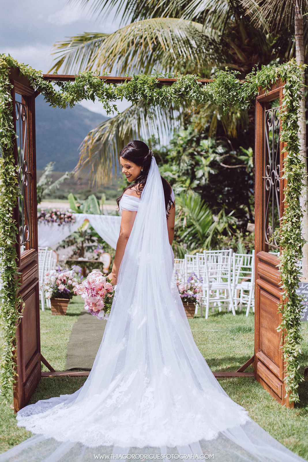 Foto Qual é o modelo ideal de VESTIDO DE NOIVA para o seu corpo (por Sara Lourenço) Foto Qual é o modelo ideal de VESTIDO DE NOIVA para o seu corpo (por Sara Lourenço) - Imagem 45